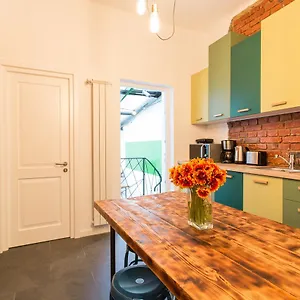 Albergue First, Bucareste